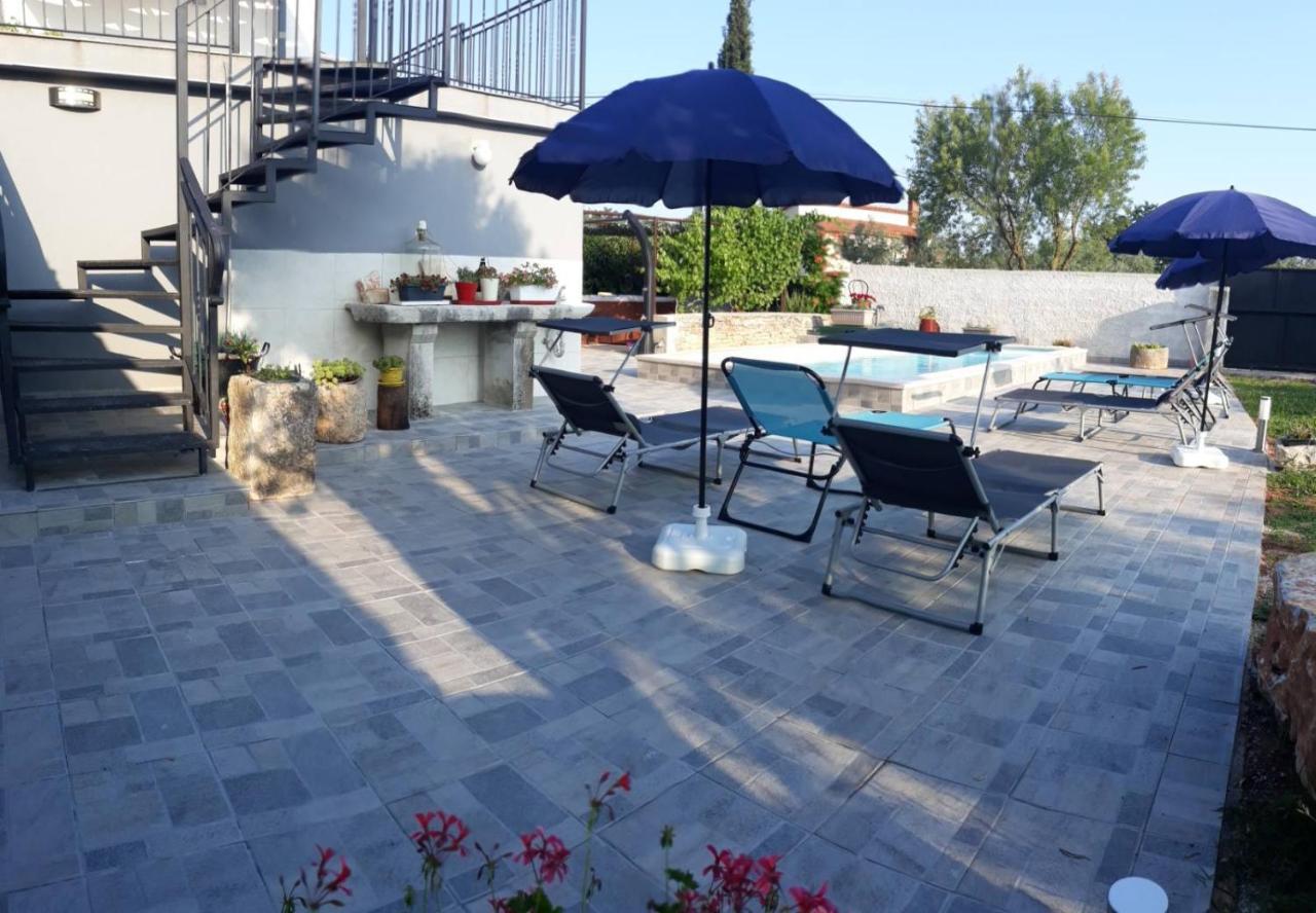 Holiday Home Dioniza 沃德年 外观 照片